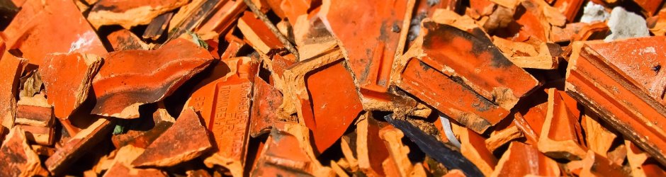 Tuti fizet a biztosító, mint a katonatiszt: ezt tedd, ha levitte a tetőt a szél